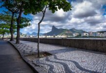 Connect Brazil Guide: Garota da Urca Bar begins with a bayside walk along Av. João Luiz Alves