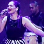 Alexandra Jackson Sings 'A Felicidade' at Connectbrazil.com