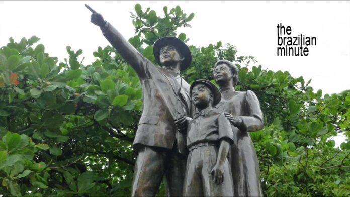 Staute in Santos, depiction the arrival of Japanese immigrates to Brazil.